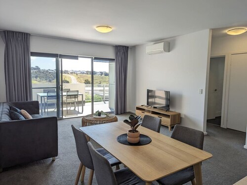 Serenity at Stromlo modern apartment @Wright