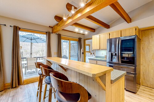 5-star mountain cabin with pool & hiking - close to all area sights