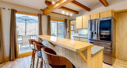 5-star mountain cabin with pool & hiking - close to all area sights