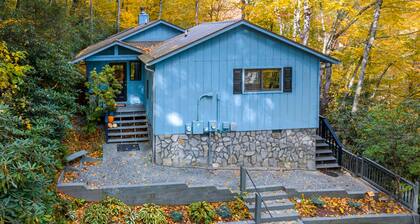 5-star mountain cabin with pool & hiking - close to all area sights