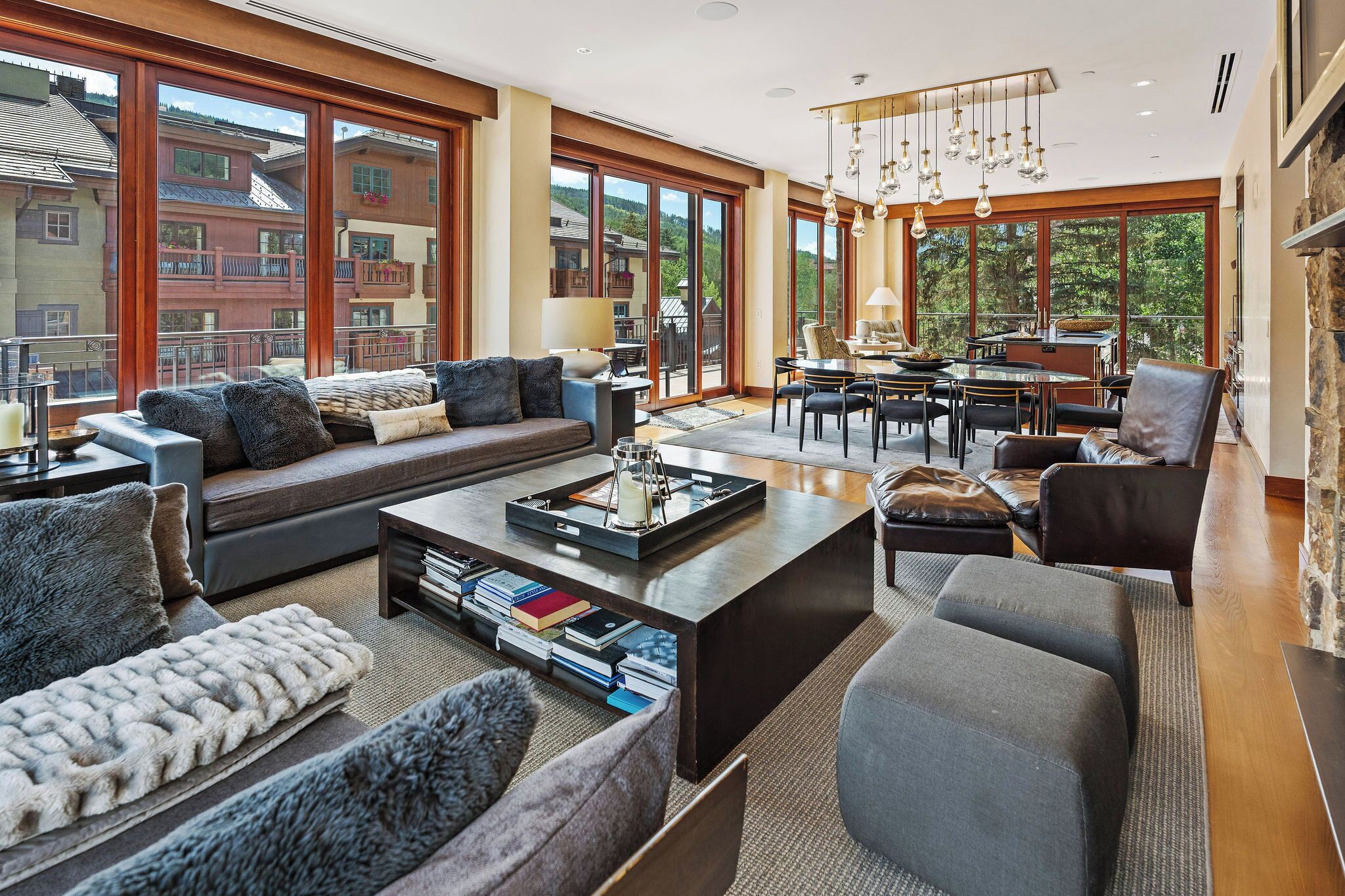 Solaris Combined Penthouses - ski locker, amenities, 6 beds + den!