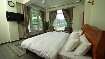 Deluxe Double Room | Soundproofing, iron/ironing board, free WiFi