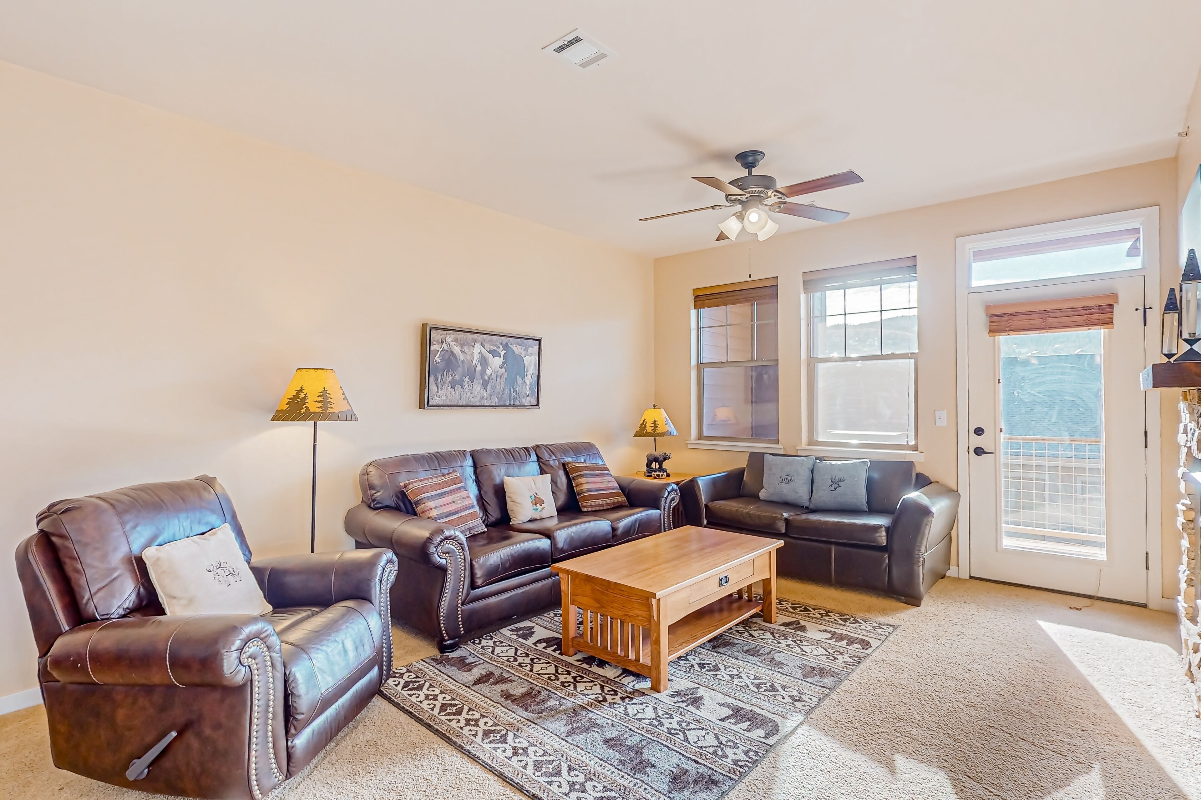 Dog-friendly condo with fireplace, hot tub & mountain view, near skiing/golf