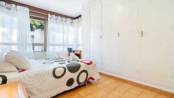 2 Schlafzimmer, Bügeleisen/Bügelbrett, Internetzugang, Bettwäsche