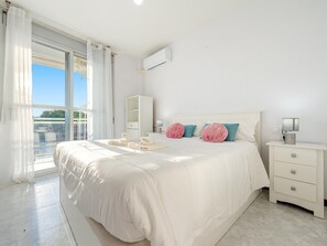 2 bedrooms, iron/ironing board, internet, bed sheets - Family Vacation in front of the beach (Mont-roig del Camp)