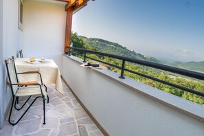 6 bedrooms, free cots/infant beds - Villa Marco Polo With Swimming Pool (Budva)