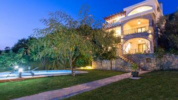 Villa | 6 bedrooms, free cots/infant beds