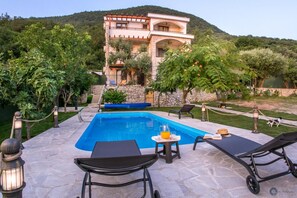 6 bedrooms, free cots/infant beds - Villa Marco Polo With Swimming Pool (Budva)