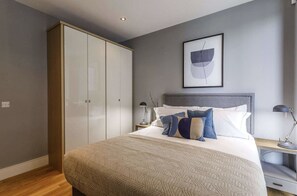 1 slaapkamer, een strijkplank/strijkijzer, wifi, beddengoed