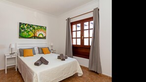 1 chambre, fer et planche à repasser, accès Internet, draps fournis