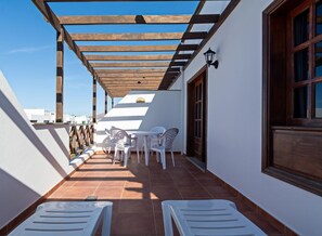 Outdoor dining - Plus Apartment Malva Beach Playa Blanca BY PVL (Playa Blanca)