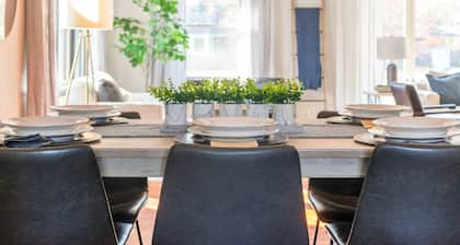 New listing! Charming, Waterfront Home-3 br,2 bath-sleeps 10!