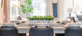 New listing! Charming, Waterfront Home-3 br,2 bath-sleeps 10!