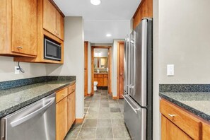 Fridge, microwave, oven, stovetop - 3BR w/ Loft Townhouse 3 Min Walk to Ski Lift (Park City)