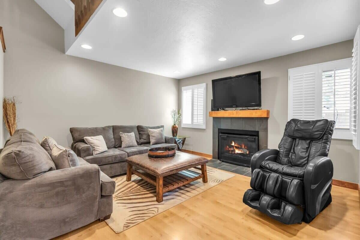 TV, fireplace, offices