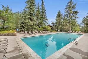 Pool - 3BR w/ Loft Townhouse 3 Min Walk to Ski Lift (Park City)