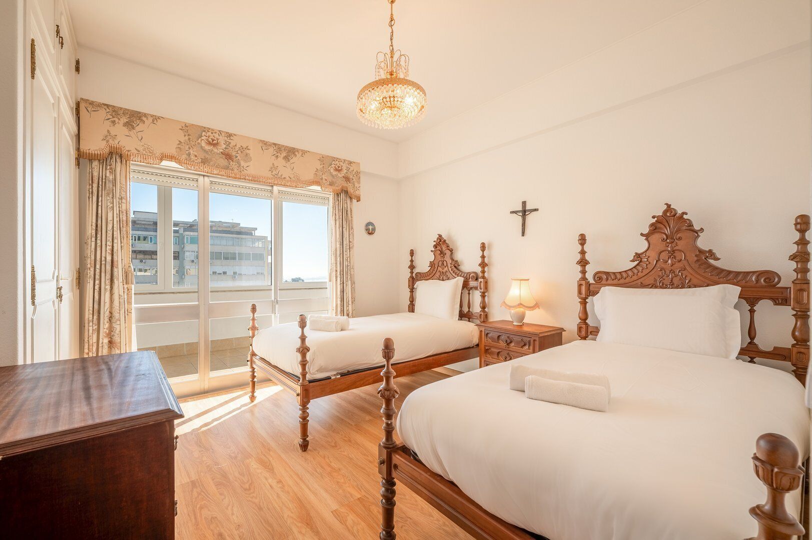 3 間睡房、熨斗/熨衫板、上網、床單