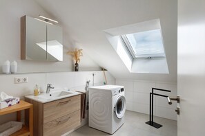 Ducha, secador de pelo, toallas