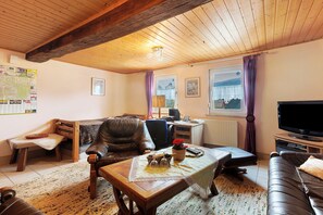 TV, table tennis, stereo