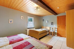 1 bedroom, desk, iron/ironing board, free WiFi