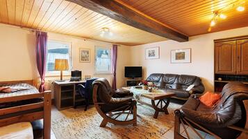 1 bedroom, desk, iron/ironing board, free WiFi