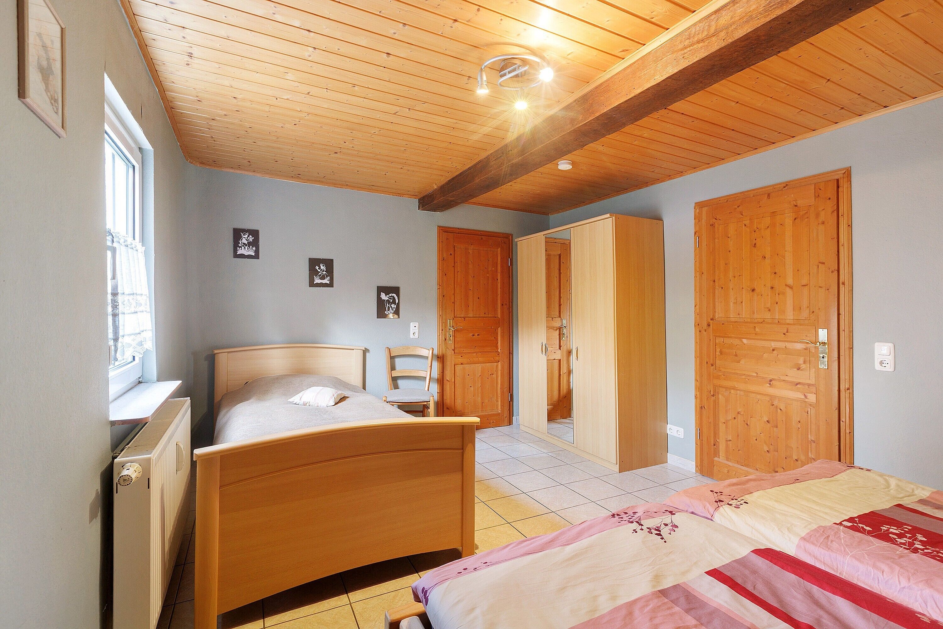 1 habitación, escritorio, tabla de planchar con plancha y wifi gratis 