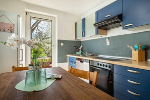 Kühlschrank, Ofen, Herdplatte, Geschirrspüler