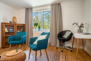 Interior - Holiday Apartment 'Ferien Am Lipbachpark' with Private Terrace and Wi-Fi (Friedrichshafen)