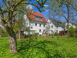 Exterior - Holiday Apartment 'Ferien Am Lipbachpark' with Private Terrace and Wi-Fi (Friedrichshafen)