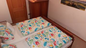 1 Schlafzimmer, BĂŒgeleisen/BĂŒgelbrett, kostenloses WLAN, BettwĂ€sche