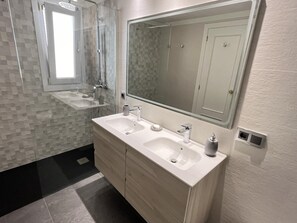Shower, towels - Luxury flat for 4 people in Jávea (Xàbia)