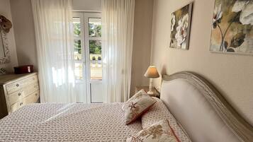 2 makuuhuonetta, silitysrauta/-lauta, internet, vuodevaatteet