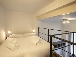 1 chambre, fer et planche à repasser, accès Internet, draps fournis