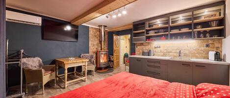 1 habitación, escritorio y wifi