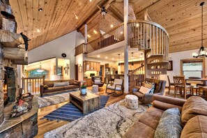 TV connectée, cheminée, baby-foot, chaîne hi-fi