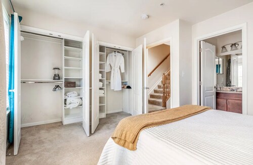 Cozy loft w/private parking