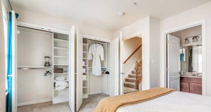 Cozy loft w/private parking