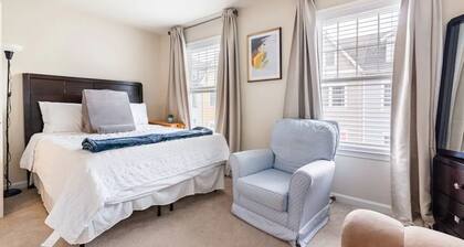 Cozy loft w/private parking