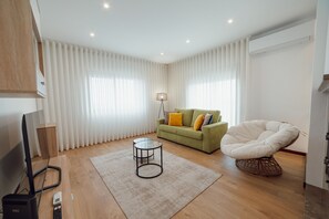 TV - CITY CENTER GRAND SEA VIEW TERRACE by VACATIONY (Oporto)