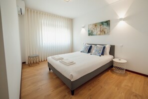 4 soverom, strykejern/-brett, wi-fi (inkludert) og sengetøy