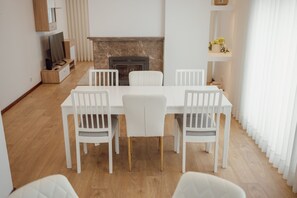 Dining - CITY CENTER GRAND SEA VIEW TERRACE by VACATIONY (Oporto)