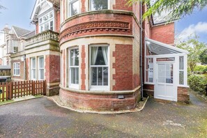 Exterior detail - Cobalt Cove- 10-Minute Walk to Ashley Cross (Poole)