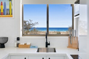 冰箱、微波炉、烤箱、炉灶