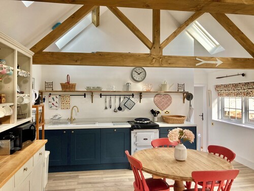 The Old Workshop, Wadhurst - Cosy cottage in the countryside