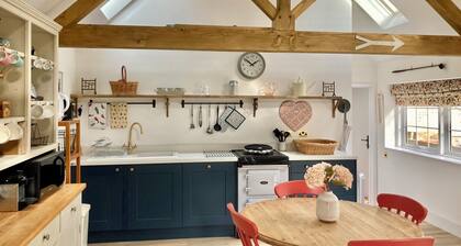 The Old Workshop, Wadhurst - Cosy cottage in the countryside