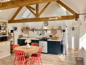 Private kitchen - The Old Workshop, Wadhurst - Cosy cottage in the countryside (Wadhurst)