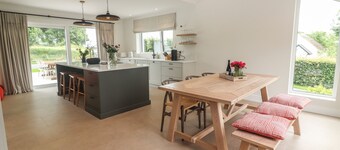 SHANNON VALE, pet friendly, with open fire in Woodford, County Galway