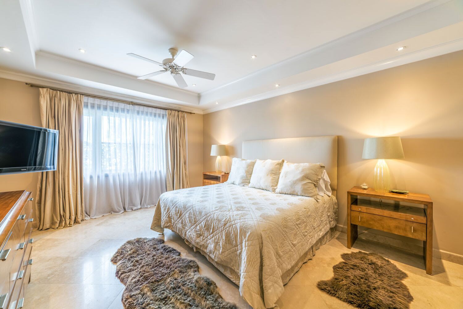 3 bedrooms, iron/ironing board, WiFi, bed sheets