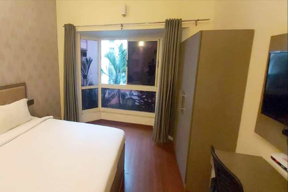 Economy Double Room | Desk, free WiFi, bed sheets