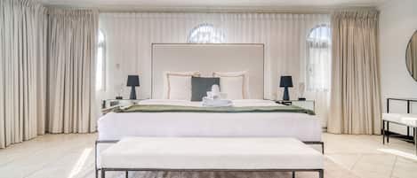 6 Schlafzimmer, Zimmersafe, Bügeleisen/Bügelbrett, WLAN